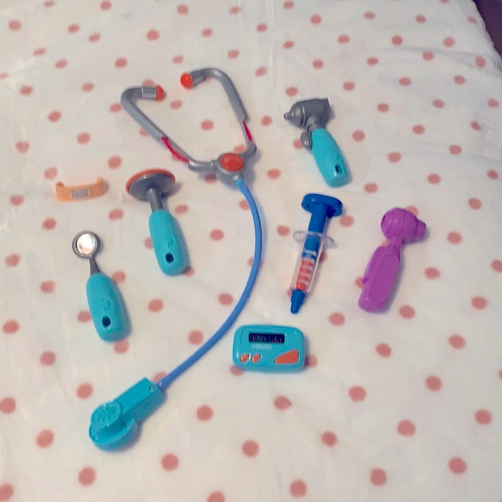 Kids Doctor Playset 8 pieces.